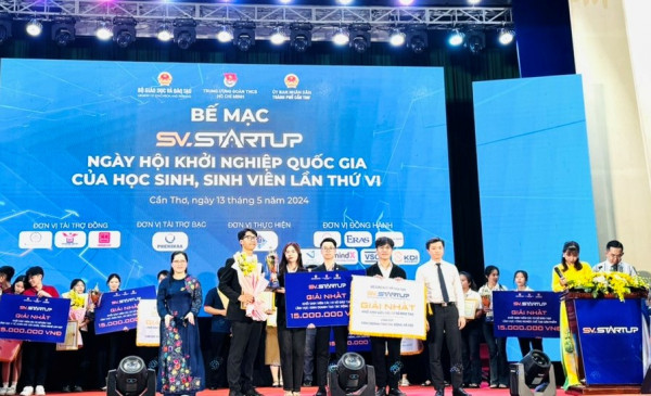 Vượt hàng trăm dự án, 4 sinh viên Bách khoa Hà Nội giành giải cao nhất Chung kết SV-STARTUP 2024