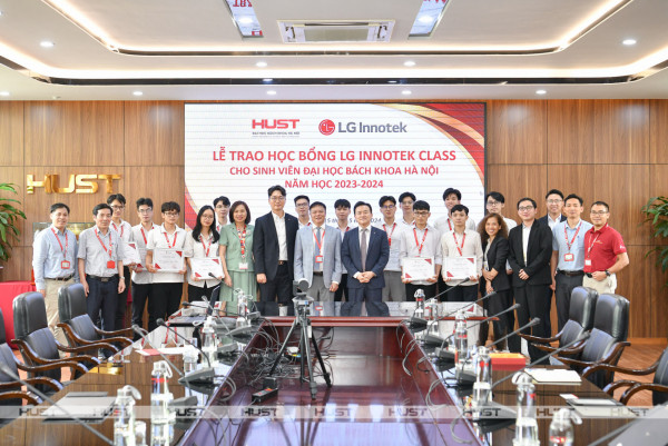 LG Innotek trao học bổng gần 2 tỷ đồng cho 14 sinh viên xuất sắc Bách khoa Hà Nội