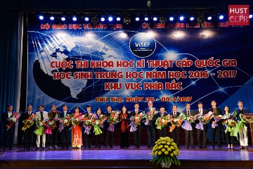 ĐHBK Hà Nội trao các học bổng toàn phần cho đội Nhất cuộc thi ViSEF