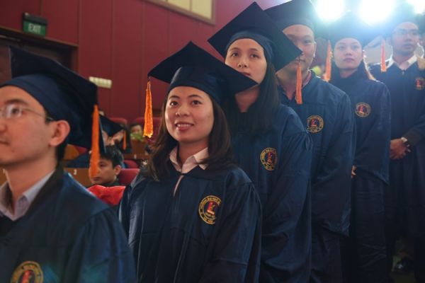 565 tân thạc sĩ các khoá 2013, 2014, 2015 nhận bằng tốt nghiệp