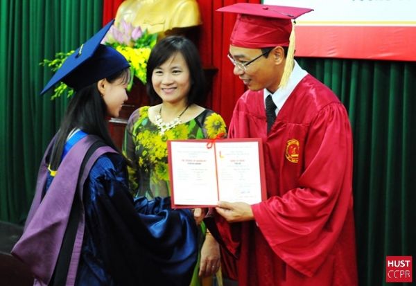 Trường ĐHBK Hà Nội trao bằng cử nhân Tiếng Anh  chuyên nghiệp quốc tế (IPE)