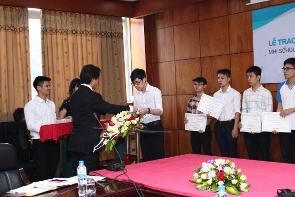 Mitsubishi trao 12 suất học bổng cho sinh viên của Trường ĐHBK Hà Nội