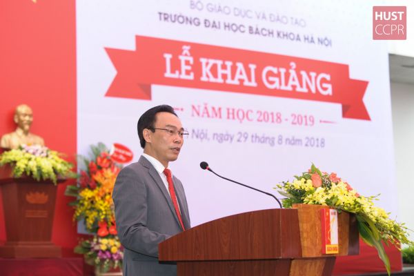 Tân sinh viên Bách khoa Hà Nội tưng bừng khai giảng năm học 2018 - 2019