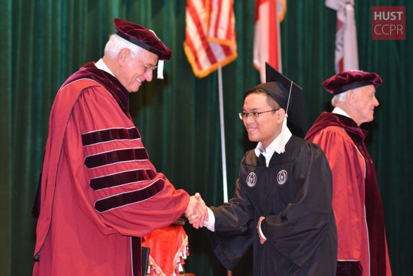 Twenty four fresh-grad Bachelor of Business and Administration received Troy University (US) Diploma