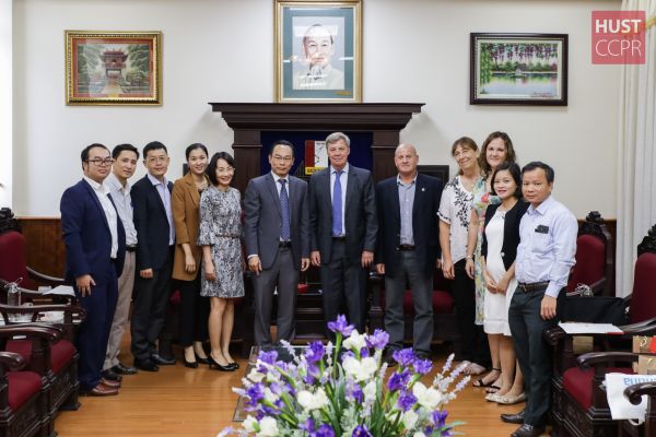 HUST president warmly welcomed The Ambassador of The Argentine Republic to Vietnam