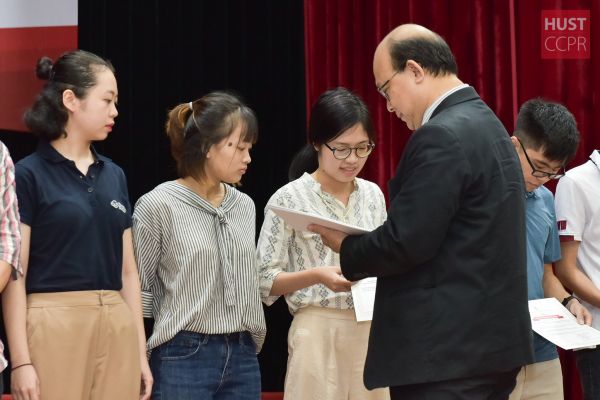 Bách khoa Hà Nội trao học bổng toàn phần cho học viên cao học