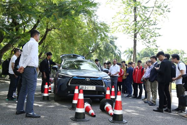 Bách khoa Hà Nội và Toyota nghiên cứu hiệu quả của xe xăng lai điện