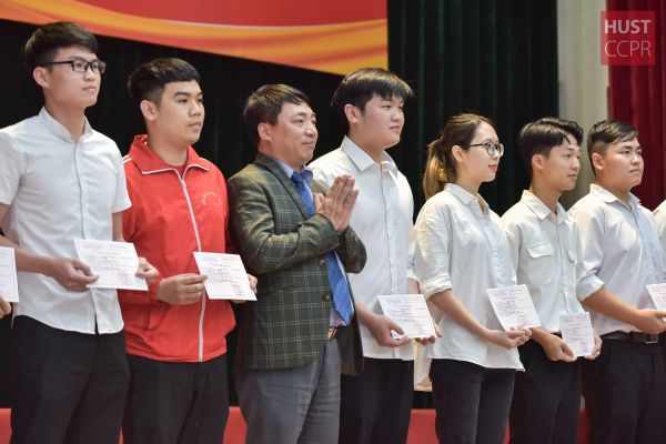 Đại học Bách khoa Hà Nội chú trọng phát triển Đảng trong sinh viên