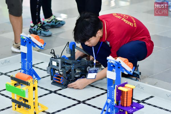 Bách khoa Hà Nội đồng tổ chức giải đấu Robotics Quốc gia sử dụng VEX IQ đầu tiên tại Việt Nam