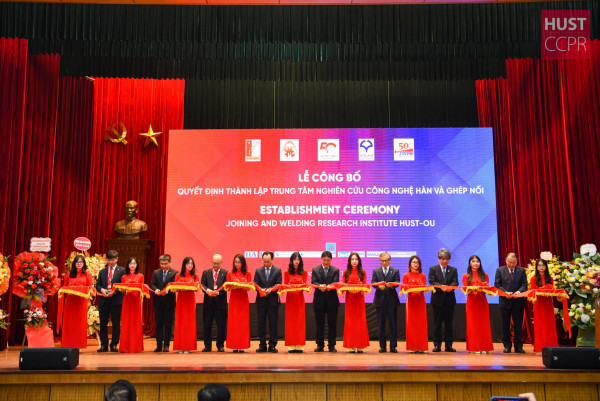 Ribbon cutting to inaugurate Joining and Welding Research Institute HUST-OU. Photo: Duy Thanh