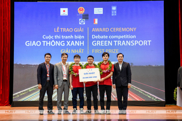 Trưởng BGK nêu lý do đội thi Bách khoa Hà Nội giành giải Nhất tranh biện Giao thông xanh