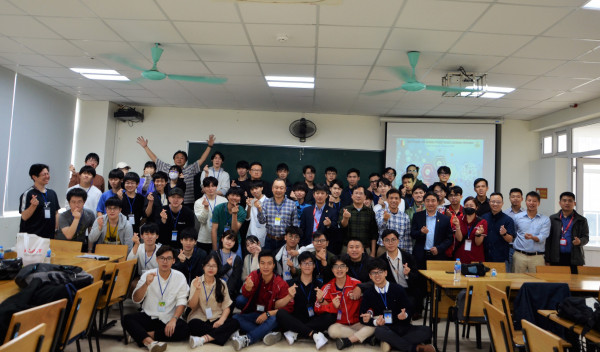 Các giáo sư và sinh viên Học viện Công nghệ Shibaura  được chào đón tại Đại học Bách khoa Hà Nội