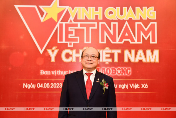 Giám đốc Đại học Bách khoa Hà Nội được vinh danh trong chương trình Vinh quang Việt Nam 2023