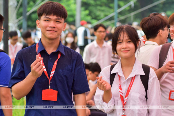 Niềm vui của tân sinh viên K68 ĐHBK Hà Nội trong lễ khai giảng năm học 2023- 2024. Ảnh: Duy Thành