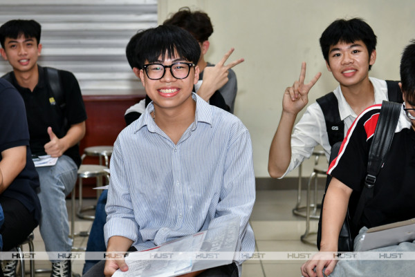 Freshmen awaiting registration at Ta Quang Buu Library