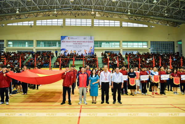 Flag ceremony at the HUST Union Sports Festival 2024