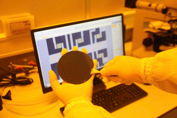 Breakthrough in SnO2 Nanofilm Multi-Sensor and Wireless Gas Detection System