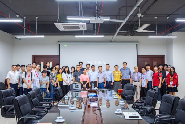 Giáo sư hàng đầu thế giới về trí tuệ nhân tạo lượng tử trong mạng truyền thông 6G giao lưu với giảng viên, sinh viên Bách khoa Hà Nội