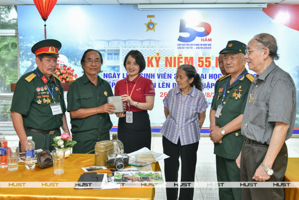 Ký ức gửi lại từ chiến trường: Những kỷ vật của người lính sinh viên Bách khoa