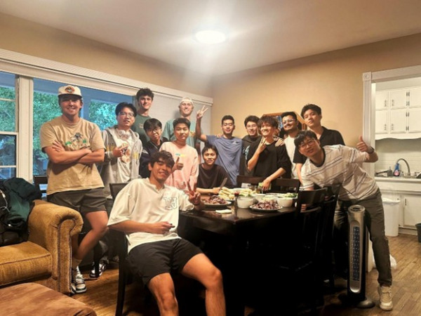 HUST Students Shine in the United States 