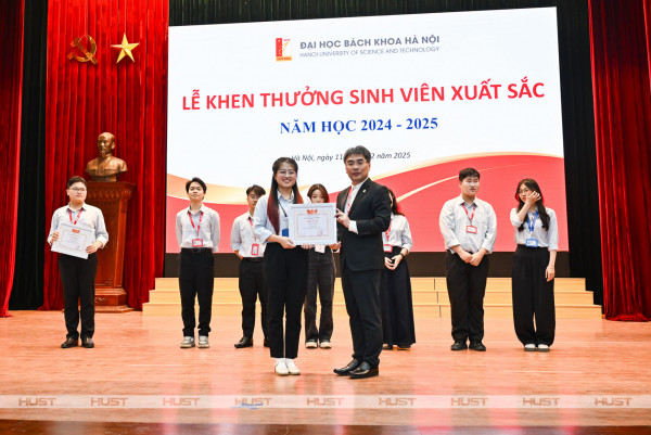 “Nàng thơ” của những con số kể chuyện Toán  - Tin rất “đời”