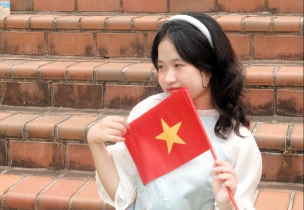 Nữ “học bá” Bách khoa kể chuyện tình yêu ngôn ngữ và tò mò công nghệ