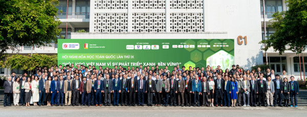 Các đại biểu tham dự sự kiện chụp ảnh kỷ niệm