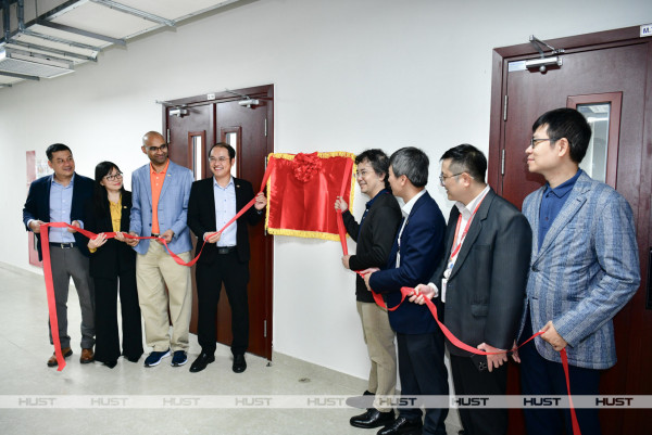 Những “bộ não” FPT đến Bách khoa khánh thành PTN Kỹ thuật Ô tô số