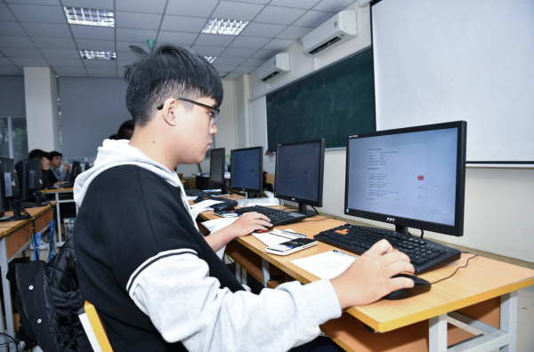 Thí sinh thi Đánh giá tư duy (TSA) tại điểm thi Đại học Bách khoa Hà Nội