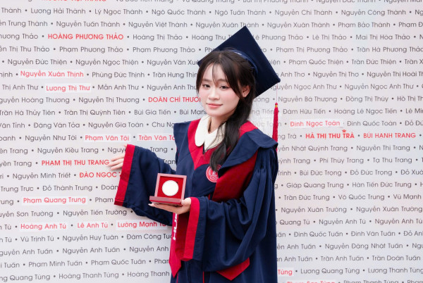 Phạm Thu Trang tốt nghiệp xuất sắc Chương trình tiên tiến Kỹ thuật Hóa Dược CH-E11, Đại học Bách khoa Hà Nội