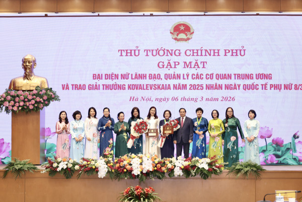 Thủ tướng Phạm Minh Chính trao Giải thưởng Kovalevskaia năm 2025 tặng tập thể các nhà khoa học nữ thuộc Khoa Kỹ thuật Thực phẩm, Trường Hóa và Khoa học sự sống, Đại học Bách khoa Hà Nội