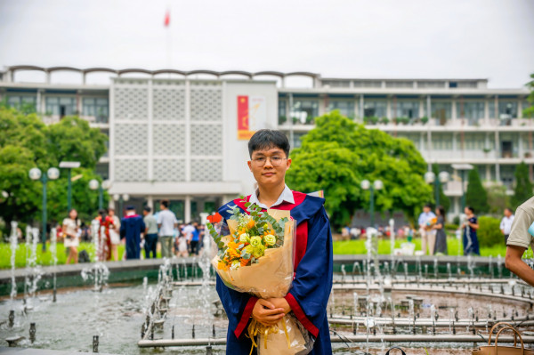 Nguyễn Huỳnh trong ngày tốt nghiệp (5/2026)