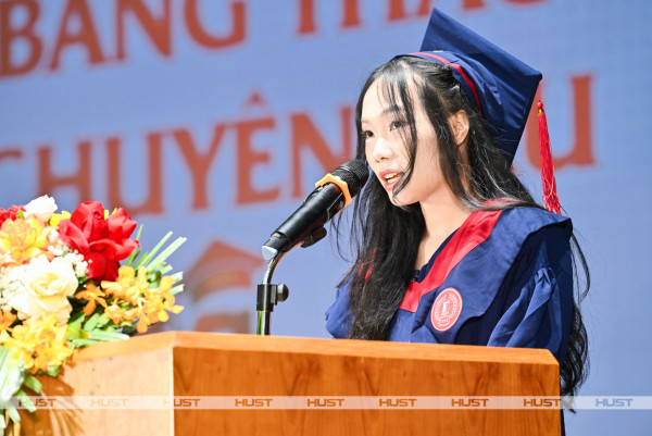 Nữ thủ khoa AI xuất thân “tay ngang”