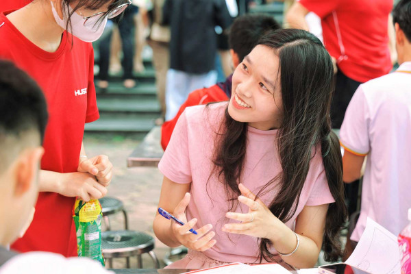 Bách khoa Hà Nội công bố chi tiết độ lệch điểm tổ hợp xét tuyển, quy đổi điểm và dự báo điểm chuẩn năm 2026  