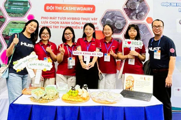 Dưới sự hướng dẫn của các thầy, cô giáo, sinh viên ngành Kỹ thuật thực phẩm - BF2 tham gia cuộc thi sáng tạo và phát triển thực phẩm
