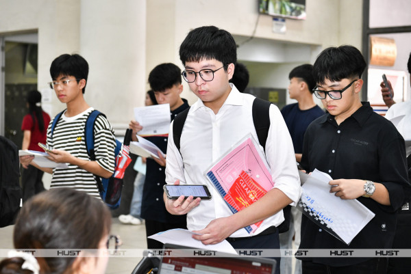 Bách khoa Hà Nội ngày nhập học tân sinh viên K71