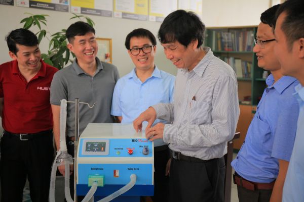 Trường ĐH Bách khoa Hà Nội chế tạo máy thở hỗ trợ điều trị viêm đường hô hấp cấp do Covid-19