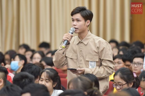 Lãnh đạo Bách khoa Hà Nội đối thoại với sinh viên
