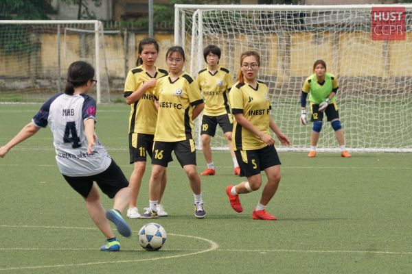 Gần 200 nữ sinh tham gia giải bóng đá nữ Bách khoa 2021