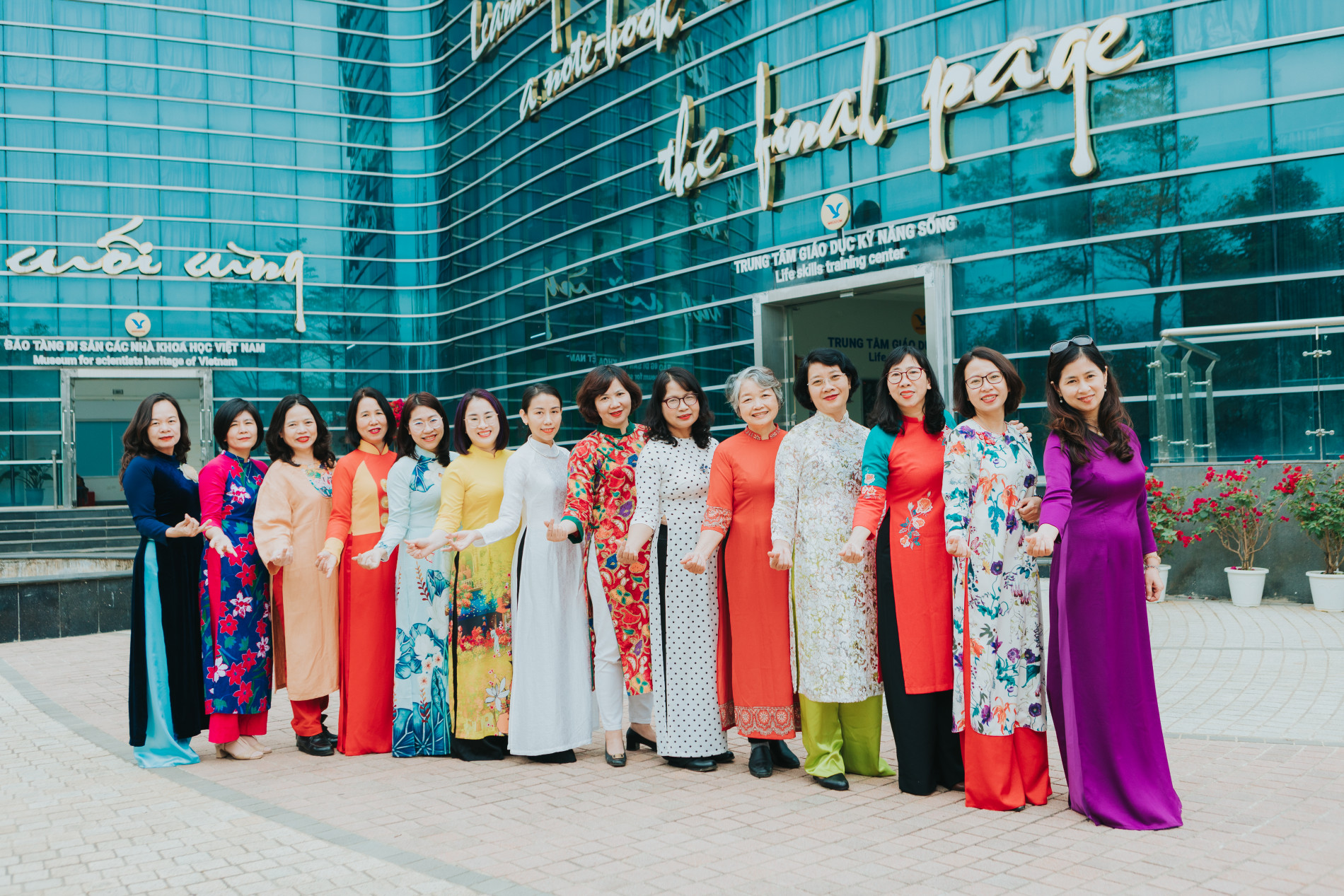 Các thành viên Chi hội Nữ Trí thức Đại học Bách khoa Hà Nội trong chuyến công tác tại Trung tâm Di sản các nhà khoa học Việt Nam (2/2023). Ảnh: Chi hội Nữ Trí thức Bách khoa