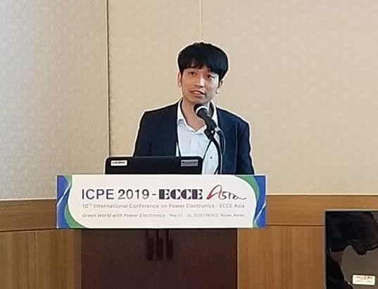 TS. Nguyễn Kiên Trung trình bày 3 bài báo đầu tiên của nhóm nghiên cứu công nghệ truyền điện không dây, Đại học Bách khoa Hà Nội tại Hội thảo đầu ngành về Điện tử công suất trên thế giới (năm 2019, Hàn Quốc)