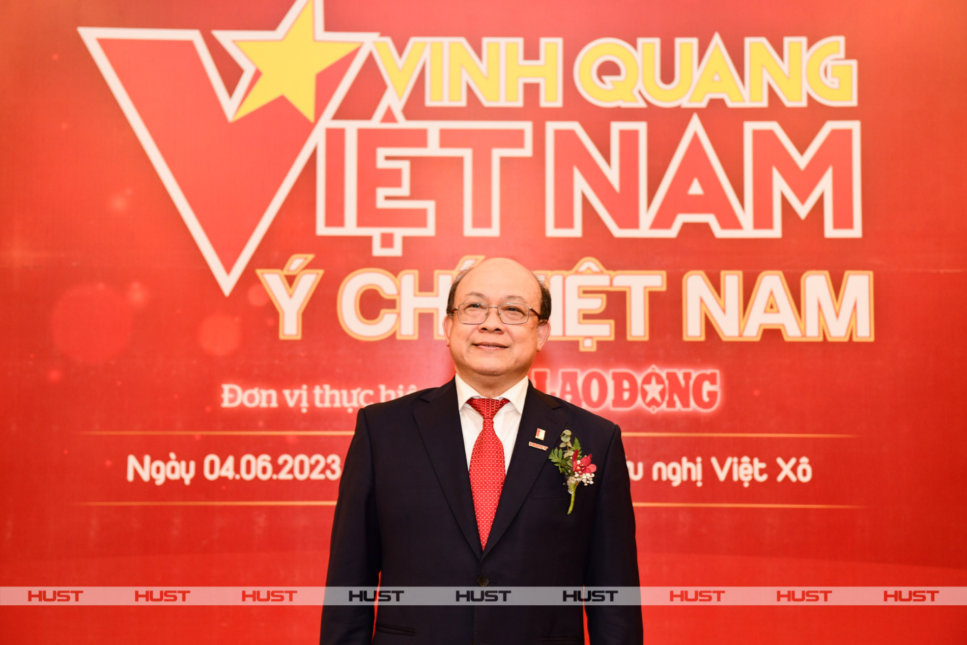 HUST President was honored at Vietnam Glory Award 2023