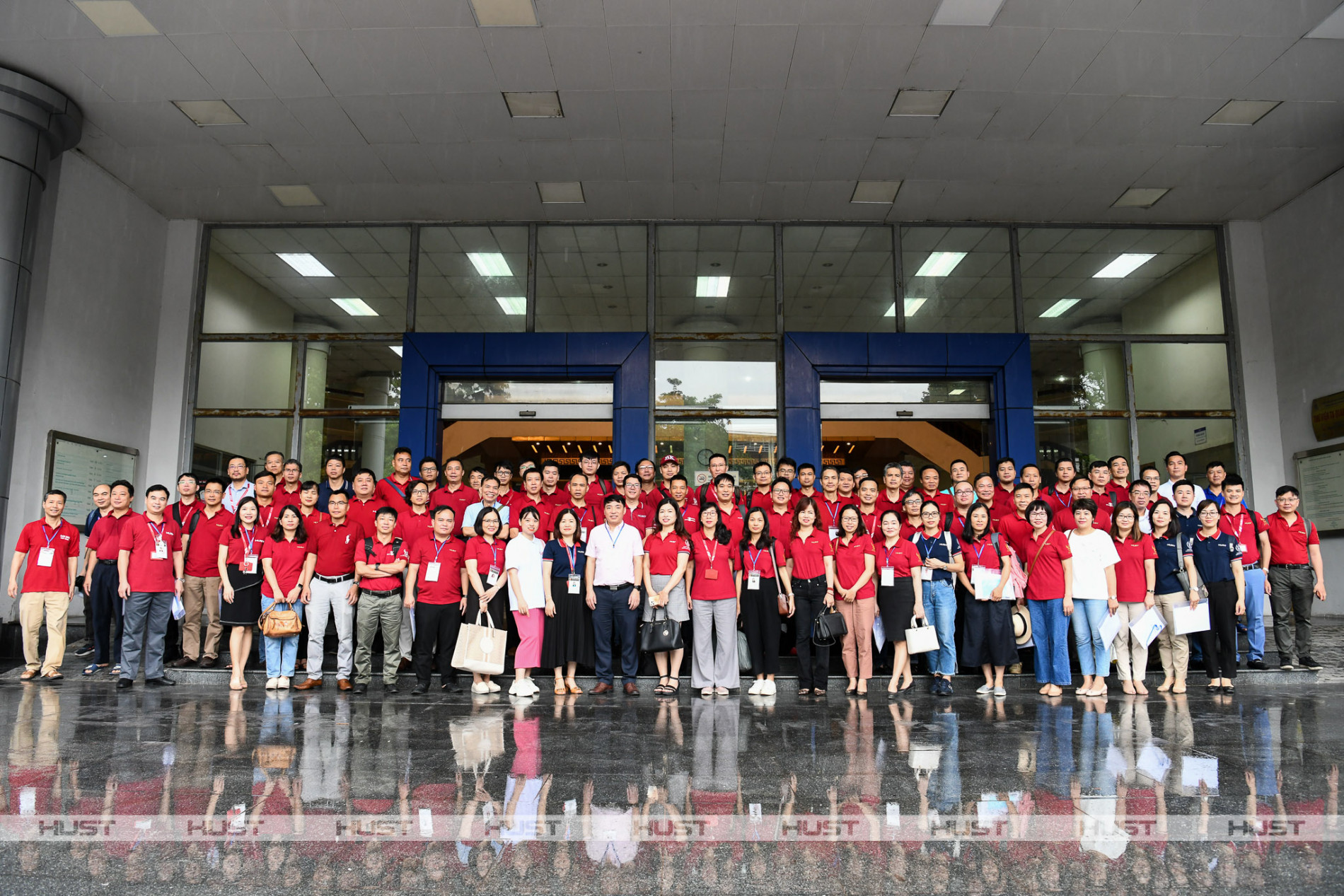 120 cán bộ Đại học Bách khoa Hà Nội trước giờ lên đường triển khai nhiệm vụ kiểm tra công tác coi thi Kỳ thi tốt nghiệp THPT 2023