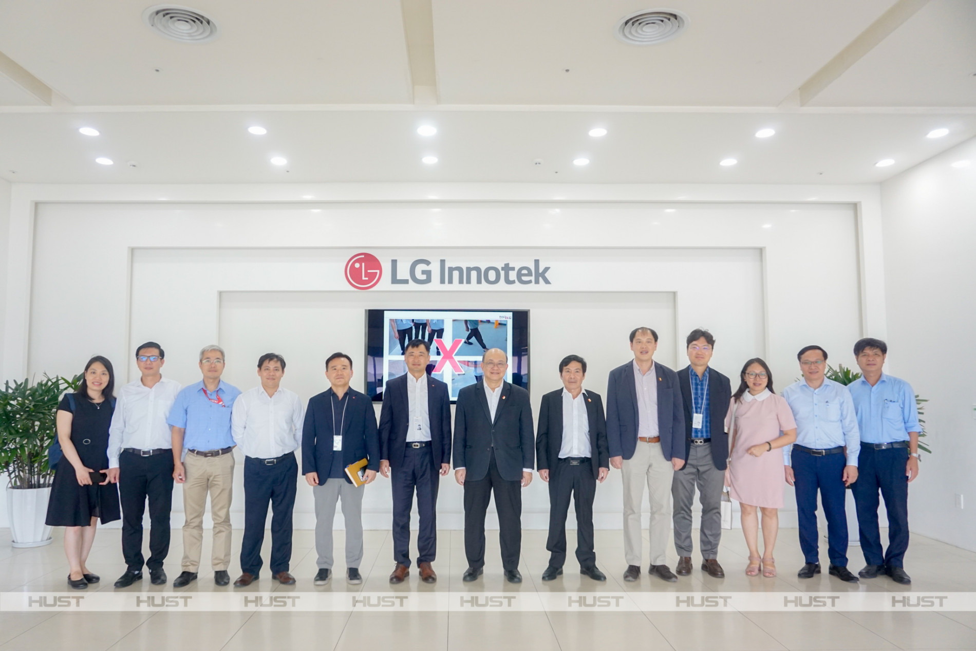 Đại học Bách khoa Hà Nội ký kết với LG Innotek gia tăng cơ hội việc làm cho sinh viên
