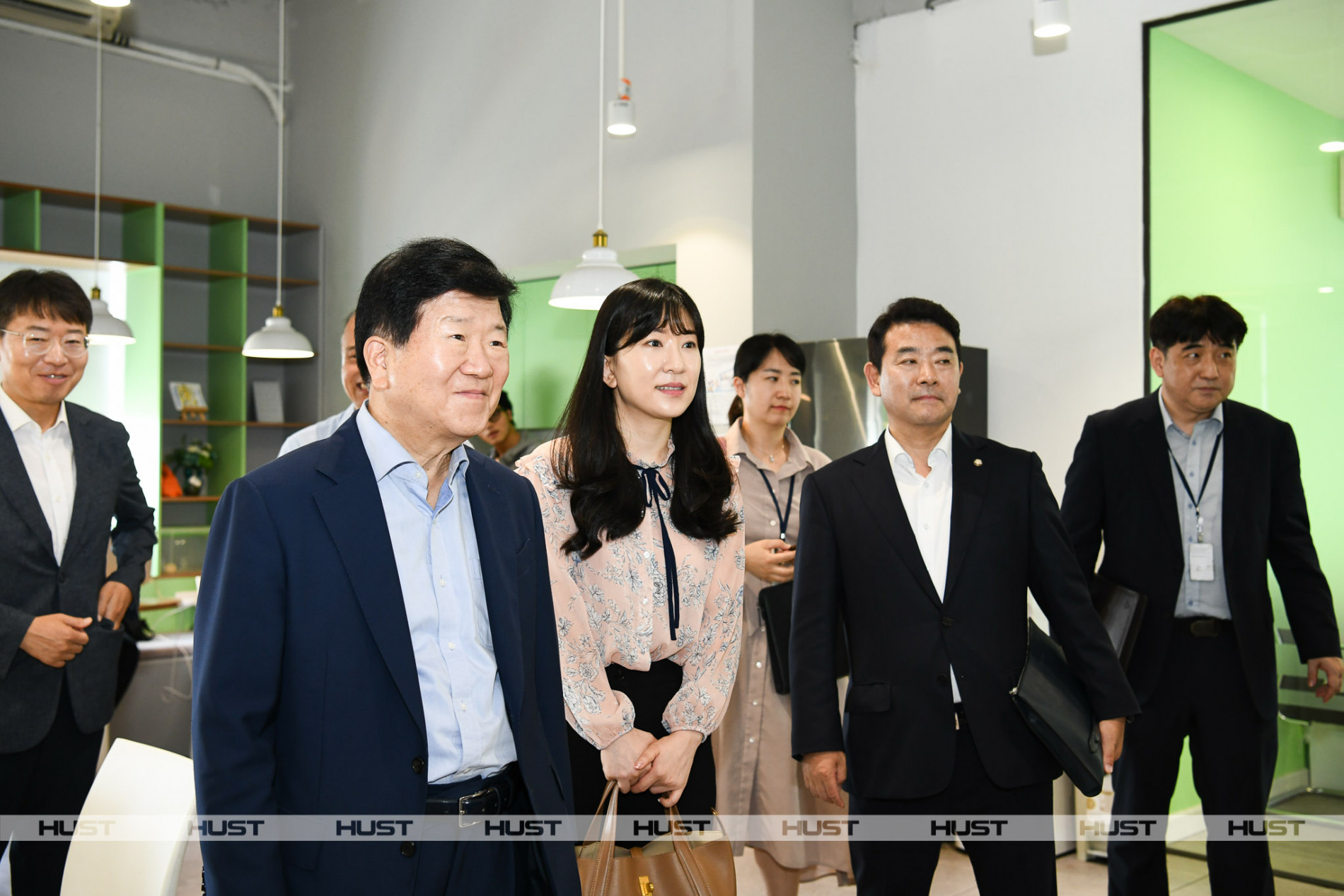 Delegation of members of the National Assembly of South Korea visit HUST-NAVER AI Center