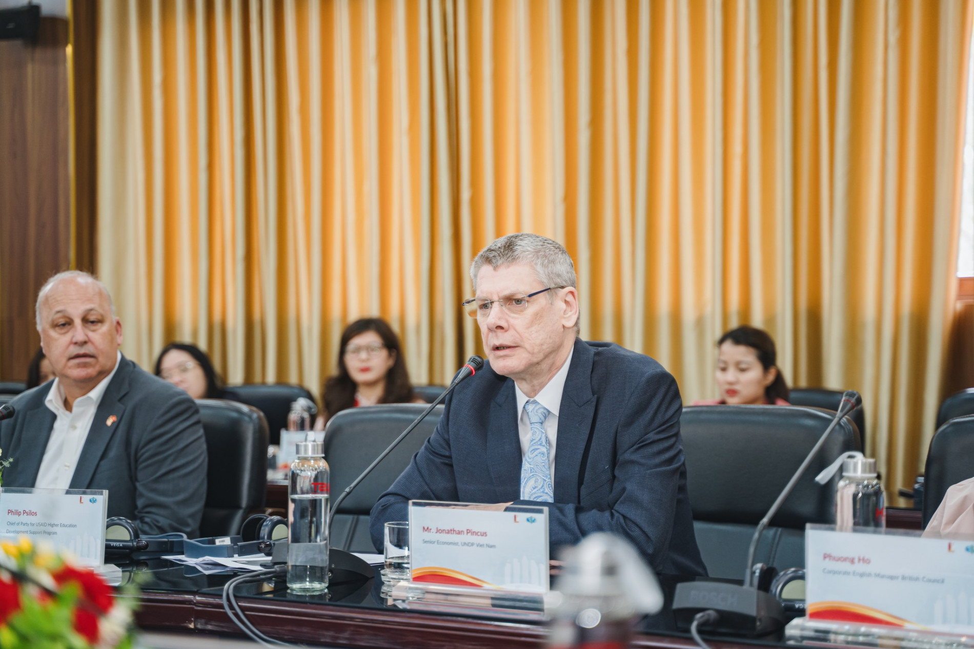 GS. Jonathan Pincus, Trưởng Chuyên gia kinh tế, UNDP Viet Nam chia sẻ về chủ đề "Đào tạo nguồn nhân lực trình độ cao - Kinh nghiệm cho Việt Nam và các nước đang phát triển"