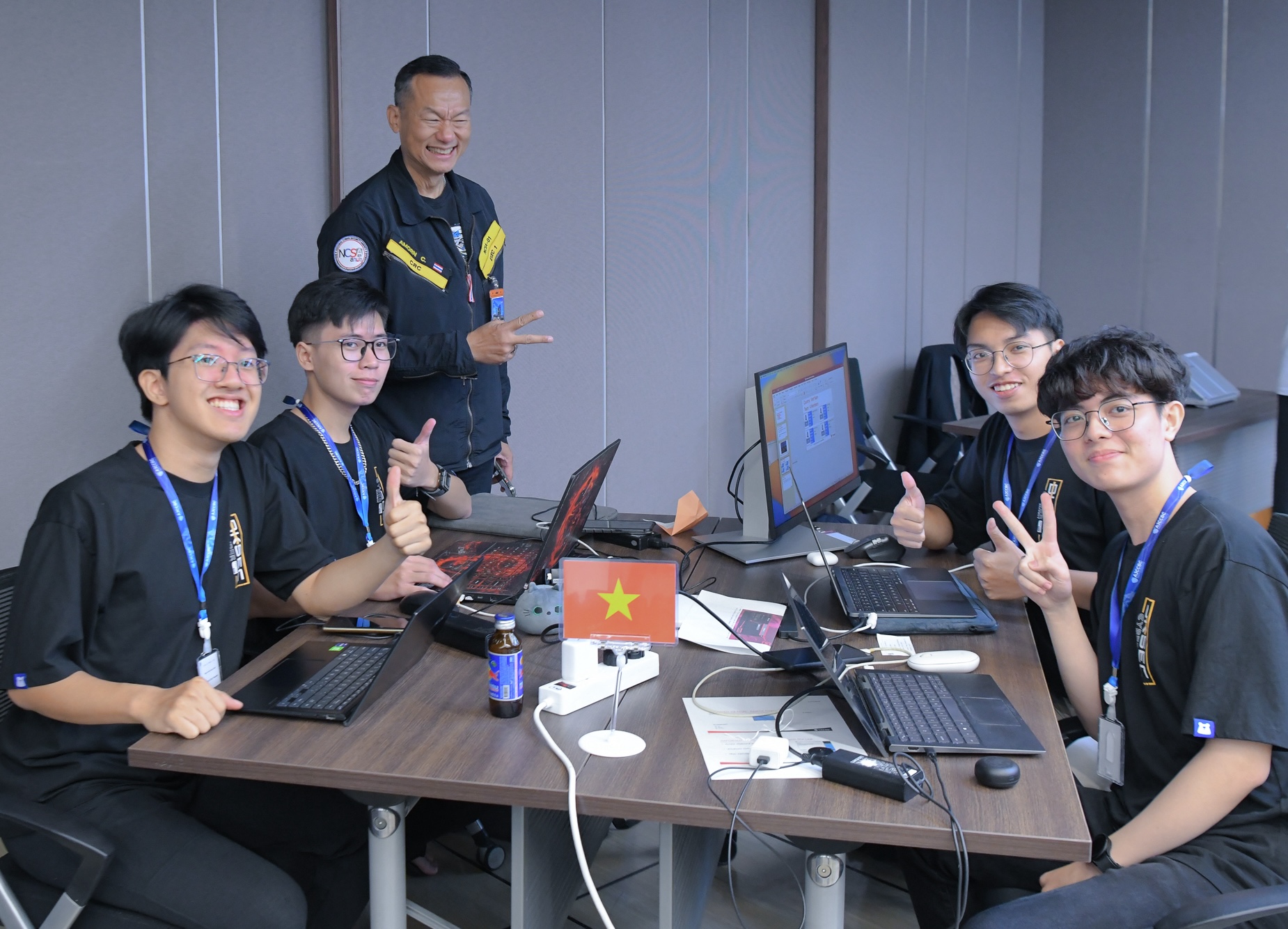 Sinh viên Bách khoa Hà Nội tại cuộc thi Cyber Sea Game 2023