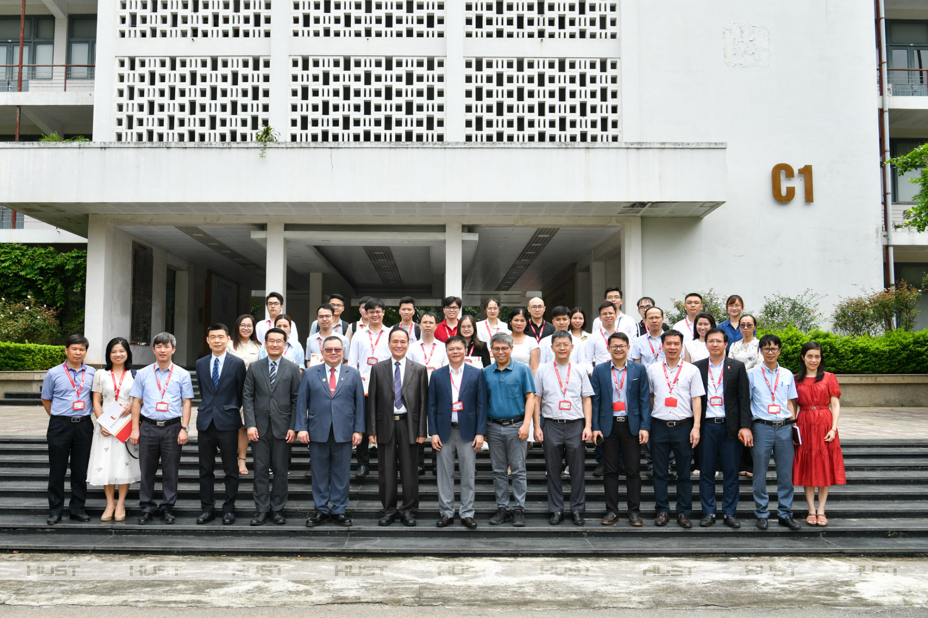 21 học viên và NCS Bách khoa Hà Nội nhận học bổng của Hội Khuyến học Thương gia Đài Loan