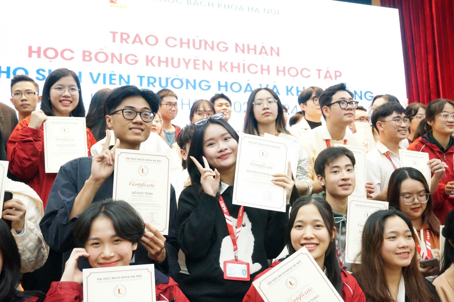 Trường Hóa và Khoa học sự sống cùng Ban CTSV, ĐHBK Hà Nội trao học bổng KKHT cho 179 sinh viên của Trường. Tổng giá trị học bổng được trao khoảng 3 tỷ đồng (tháng 11/2023)