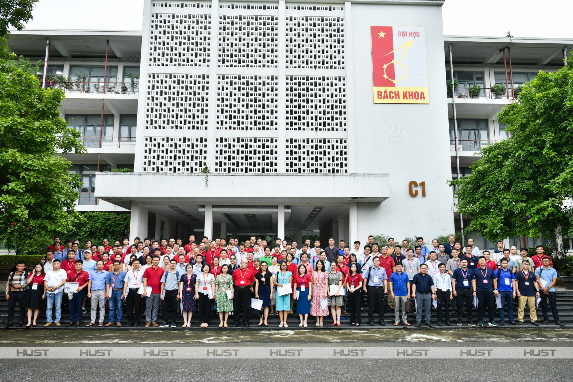 140 cán bộ Đại học Bách khoa Hà Nội đã hoàn thành xuất sắc nhiệm vụ Bộ Giáo dục và Đào tạo giao.